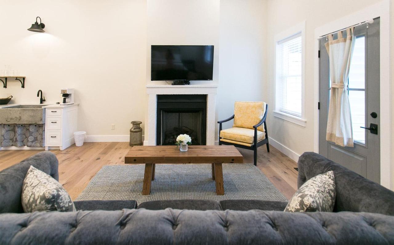 Farmhouse By Amish Country Lodging