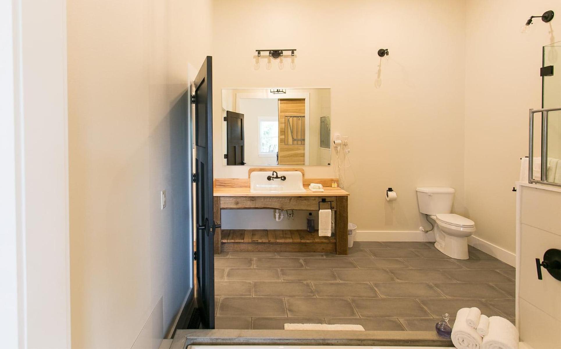 Hotel Farmhouse By Amish Country Lodging 4*