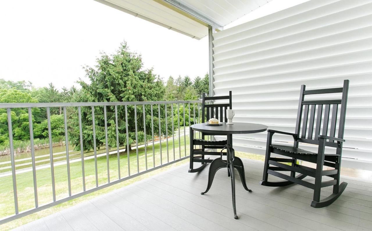 Hotel By Amish Country 4*